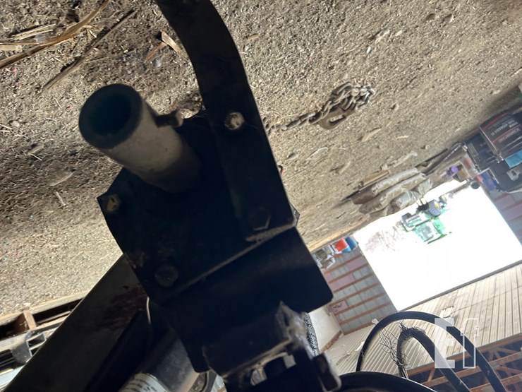 2004-white-8516-image-32