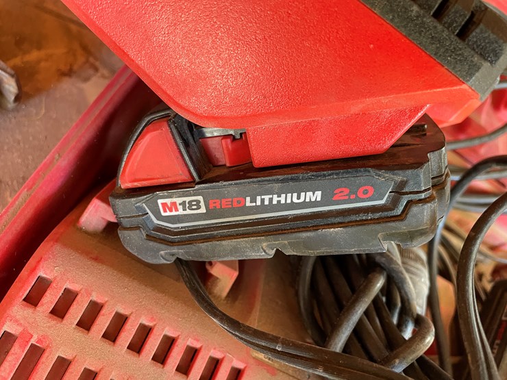 #3693-•-tables-and-hardware-image-3