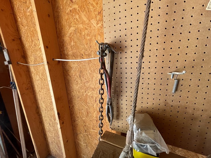 #3672-•-tools-and-large-wooden-table-image-5