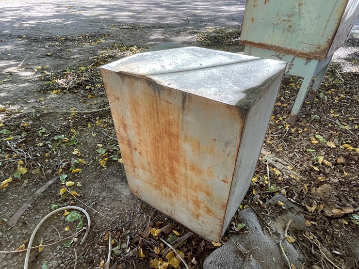 #3714-•-hardware-storage-cabinet-with-contents-image-4