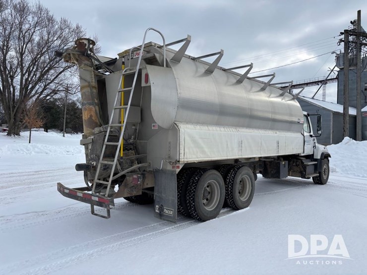 freightliner-114sd-image-14