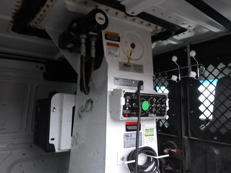 2012-ford-e350-image-15