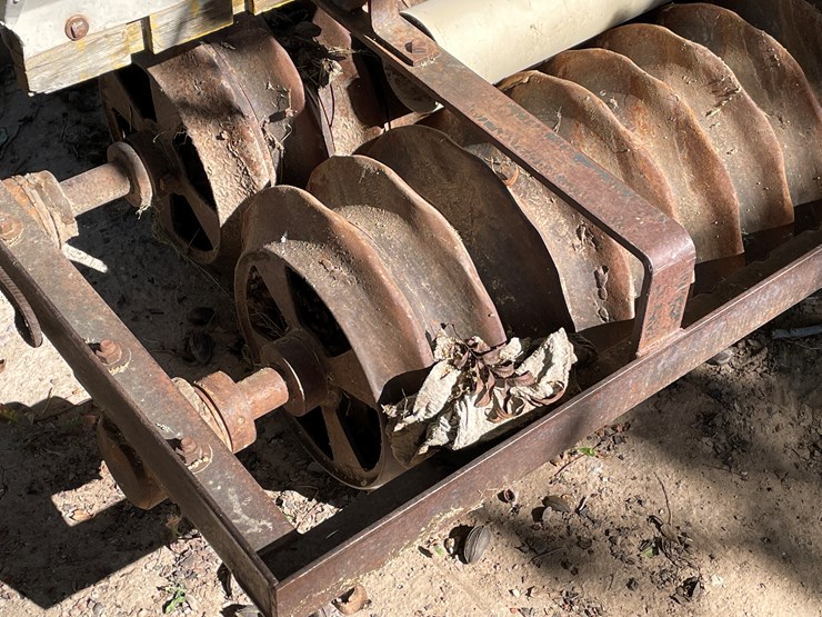 #3657-•-custom-hitch-pull-seeder-image-10