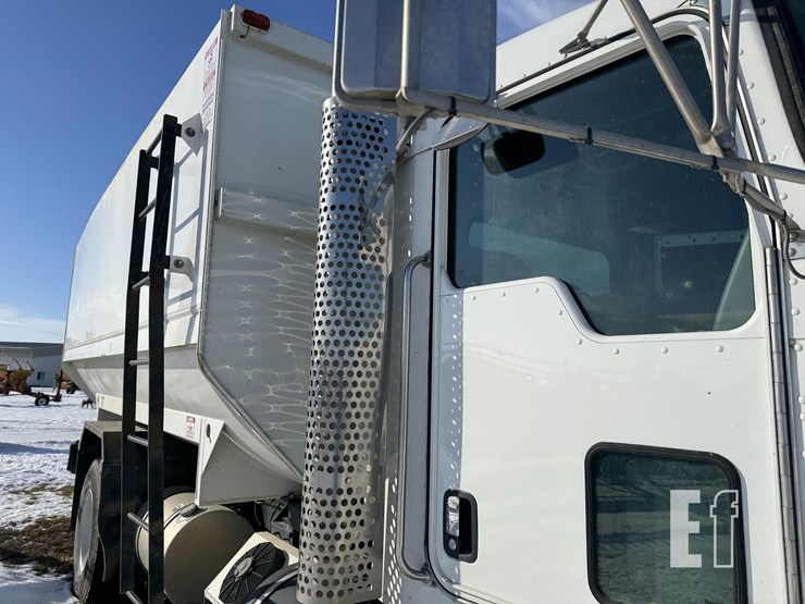 2014-kenworth-t370-image-103