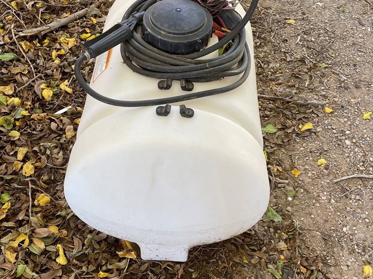 #3712-•-35-gallon-poly-sprayer-image-2