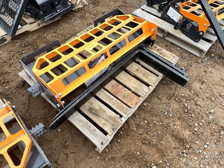 #2058-•-unused-2025-landhonor-pallet-fork-attachment-image-4