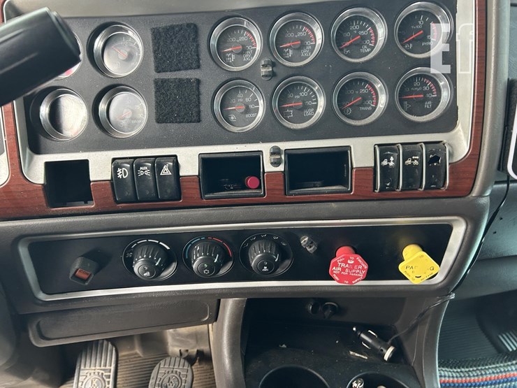 kenworth-w900-image-56