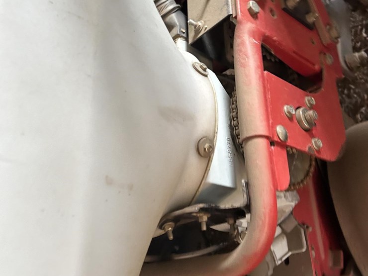 2004-white-8516-image-5