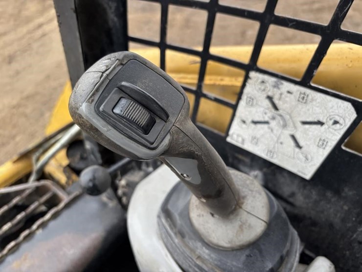 2006-caterpillar-246b-image-24