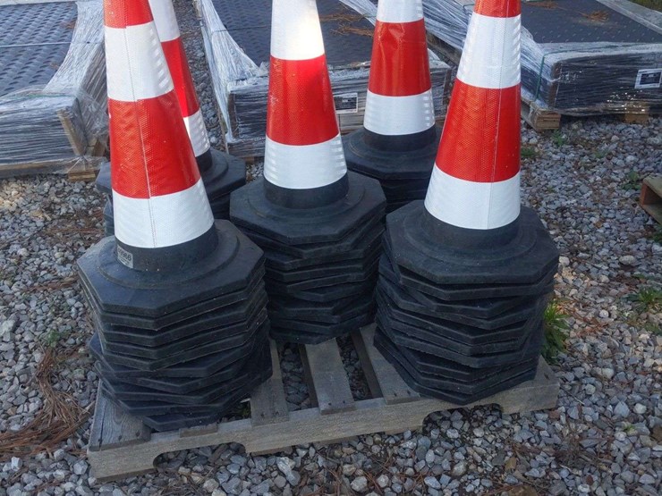 qty-(50)-unused-safety-cones-image-2