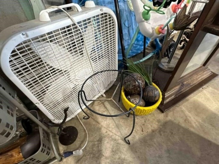 assorted-decor,-fans,-lamps,-doors-etc..-image-6