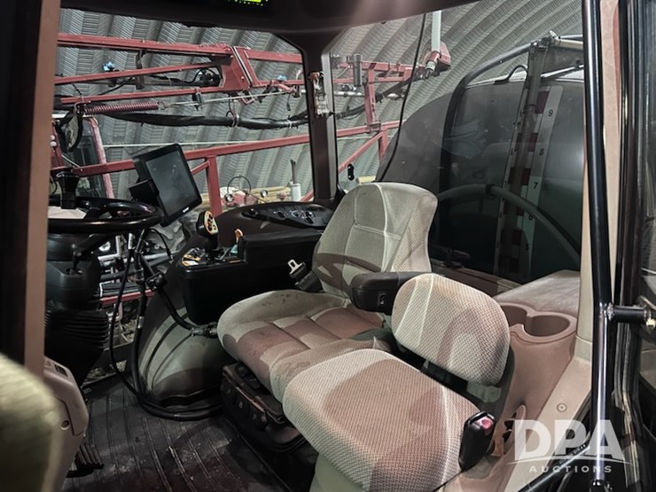 case-ih-patriot-3330-image-34