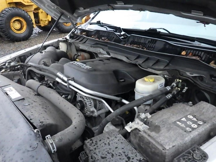 2014-dodge-3500-image-15