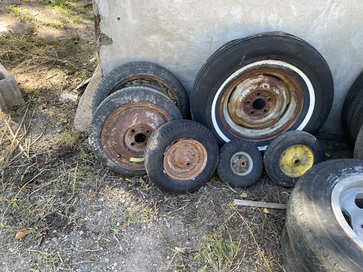 #3699-•-assortment-of-tires-and-wheels-image-5