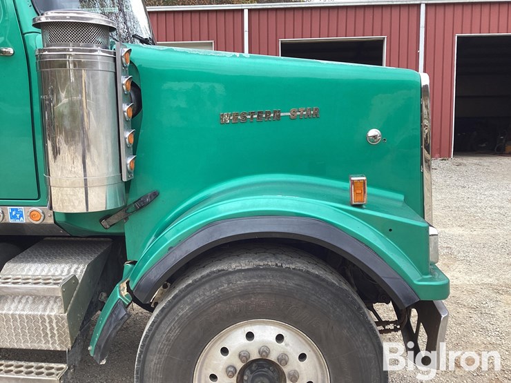 western-star-4900fa-image-13