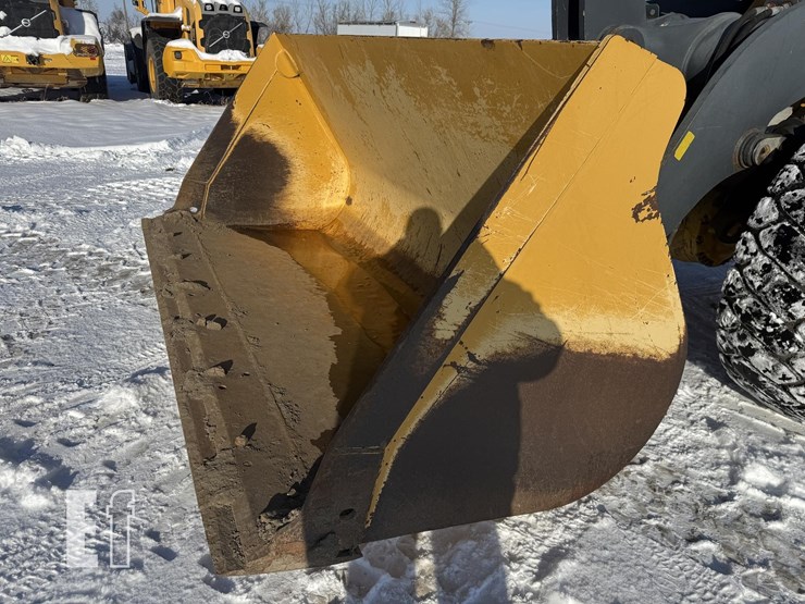 2011-deere-624k-image-18