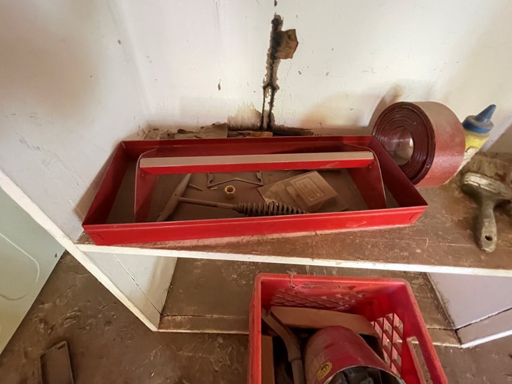 #3685-•-shelf-including-contents-image-5