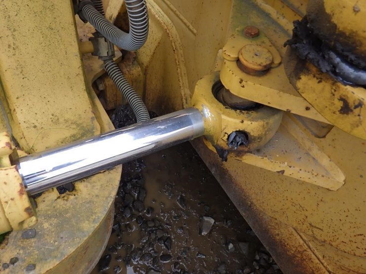 caterpillar-d4g-image-18