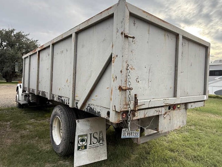 freightliner-fl70-image-4