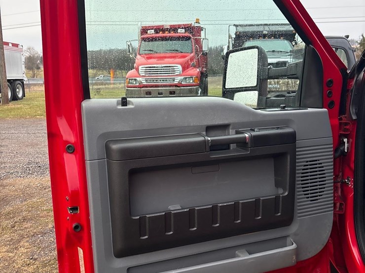 2012-ford-f550-image-14