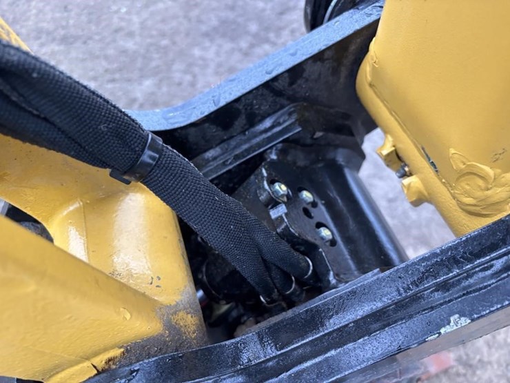 caterpillar-305cr-image-13