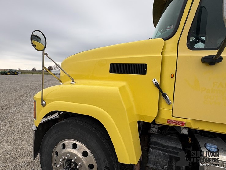 2013-mack-chu613-pinnacle-t/a-day-cab-truck-tractor-image-12