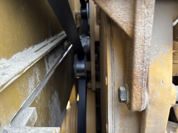 2005-caterpillar-143h-image-59