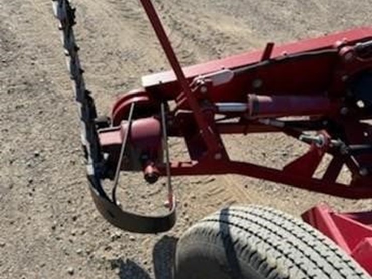 2020-case-ih-1100-image-3