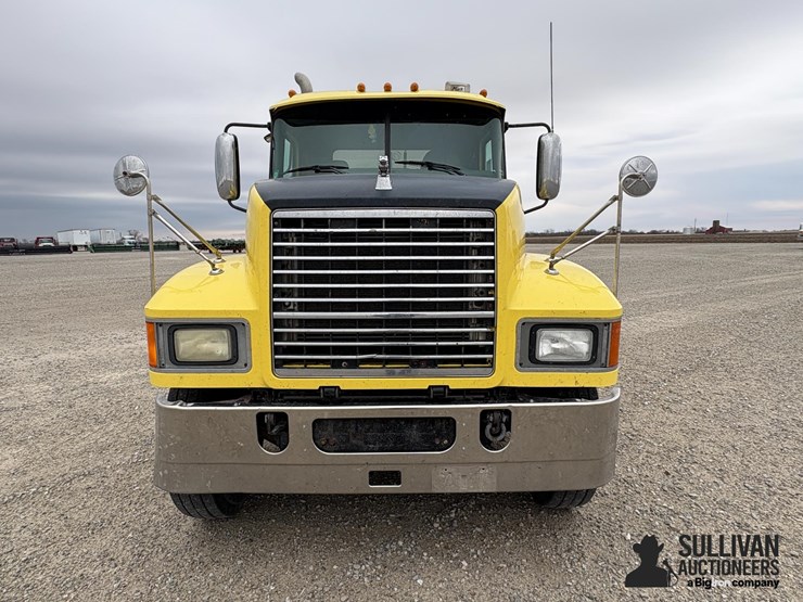 2013-mack-chu613-pinnacle-t/a-day-cab-truck-tractor-image-2