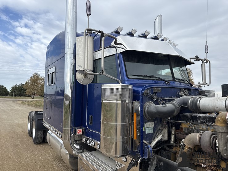 peterbilt-389-image-17