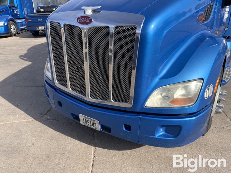 2013-peterbilt-579-image-11