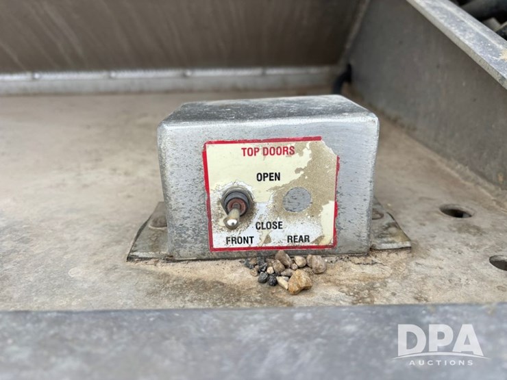 freightliner-114sd-image-45