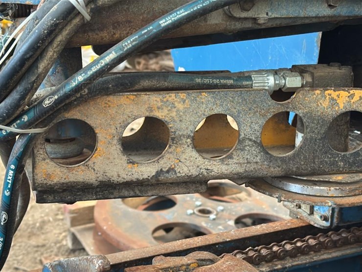 #166-•-2012-baker-dominator-stationary-bandmill-image-16