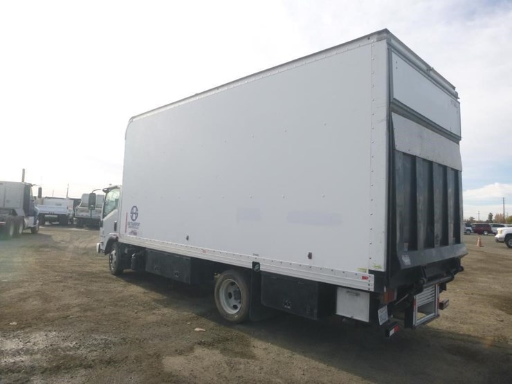 2016-isuzu-nrr-image-4