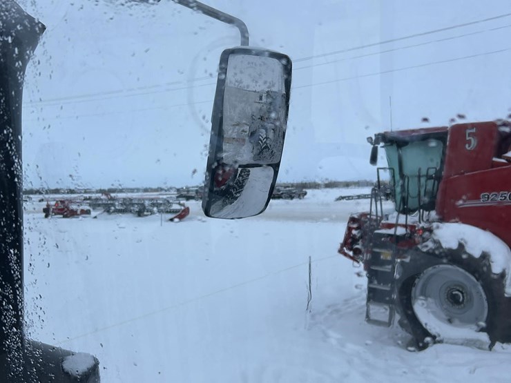 2022-case-ih-magnum-340-image-65