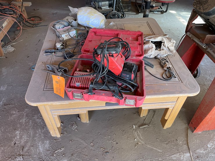 #3693-•-tables-and-hardware-image-1