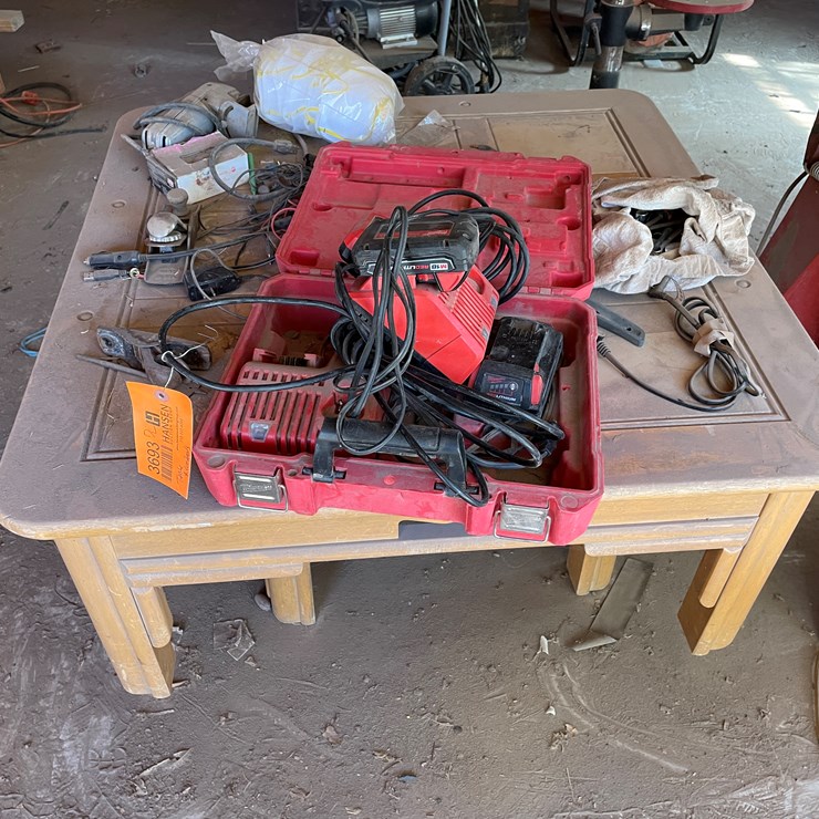 #3693 • Tables and Hardware