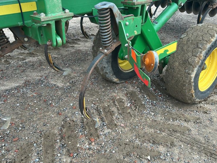 2009-john-deere-2310-image-21