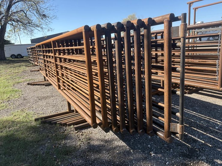 #41-•-freestanding-panels-24'-w/-12'-gate-image-3