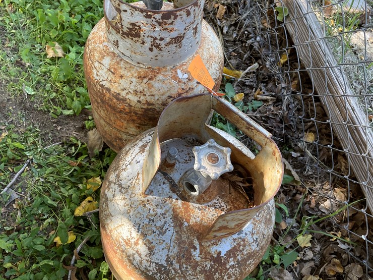 #3704-•-propane-tanks-image-7