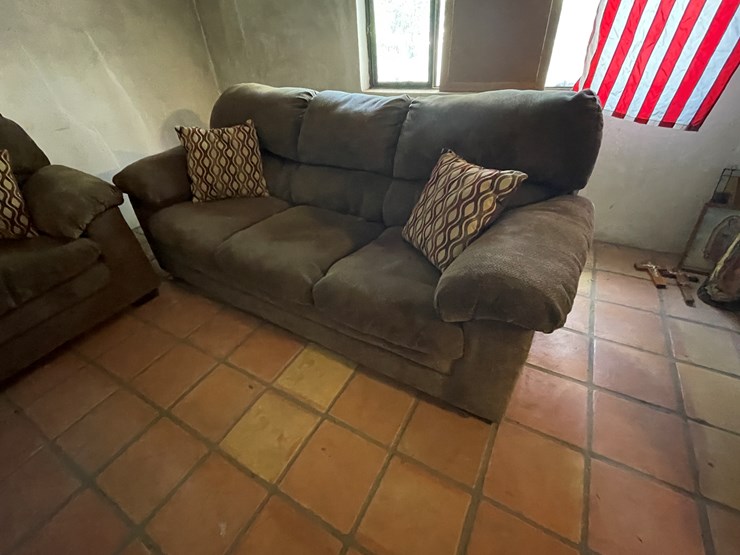 #3744-•-matching-couch-and-loveseat-image-2