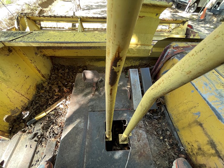 #3653-•-new-holland-swather-image-45