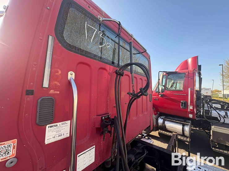 freightliner-m2-106-image-16