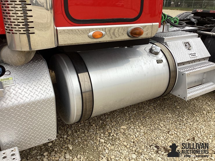 2020-freightliner-122sd-image-18