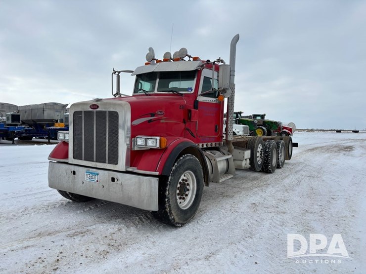 peterbilt-365-image-21
