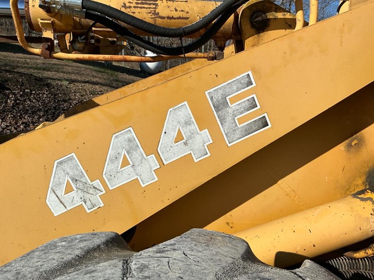 1989-deere-444e-image-11