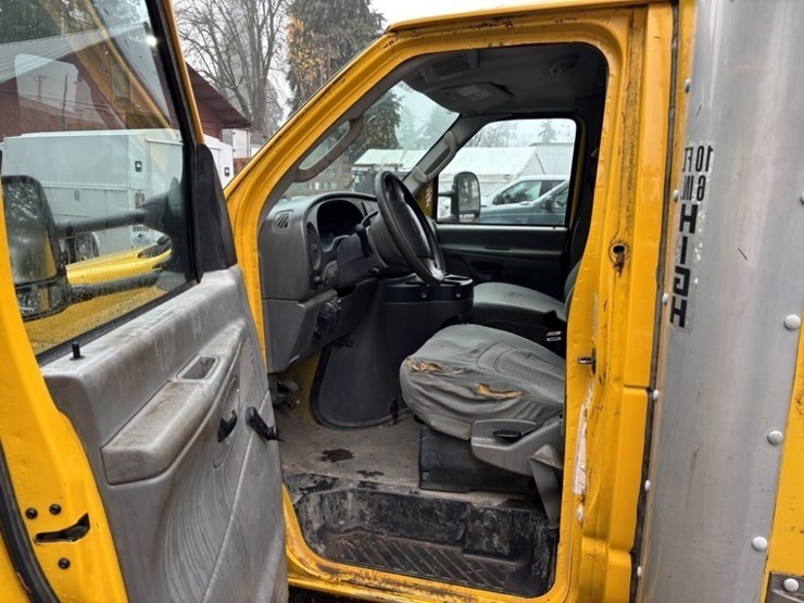 2006-ford-e350-image-22