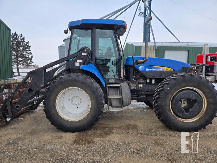 new-holland-tv145-image-8
