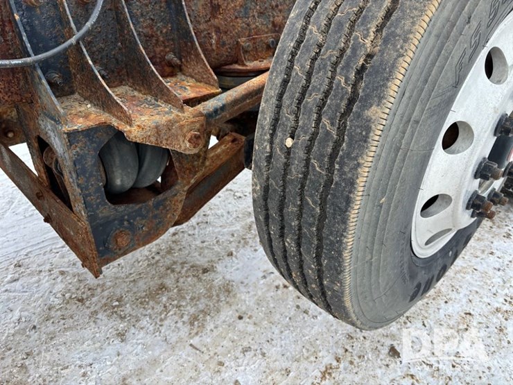 peterbilt-365-image-47