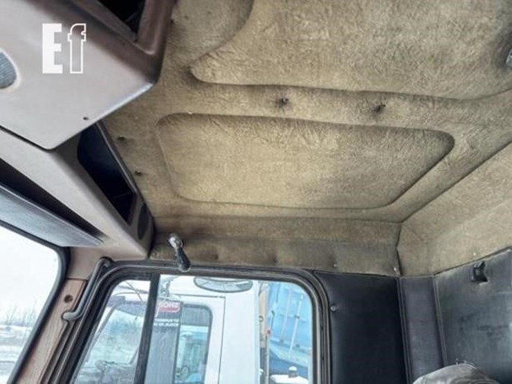 1985-freightliner-fld120-image-14